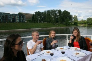 Išvyka, kelionė, švediškas stalas laivo denyje savaitgaliais, pramoga laivu Neryje, Vilniuje, BARTA